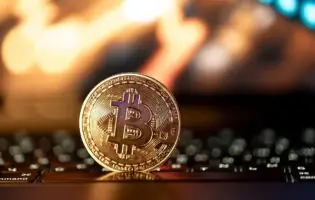 Криптовалютні трейдери фіксують прибуток на рівні 90% через падіння біткоїна
