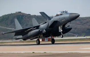 Розробники Boeing представили модернізовані винищувачі F‑15K Slam Eagle