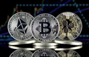 Вартість головних криптовалют різко впала на тлі масштабного розпродажу
