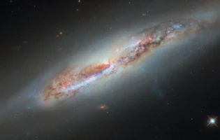 Космічний телескоп Hubble зафіксував унікальний момент руйнування спіральної галактики