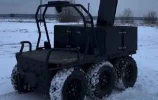 Українські розробники інтегрували FPV-дрони на оптоволокні у НРК Ratel H