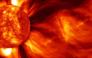 Вчені створили революційну рідку батарею, що зберігає сонячну енергію у вигляді тепла