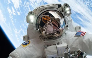 Астронавти NASA зможуть брати зі собою смартфони у космічні місії