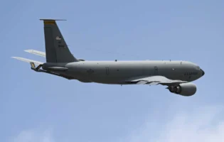 Американські розробники вдосконалять систему захисту винищувачів від китайських ракет PL-15