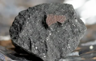 Британські астрономи отримали унікально чистий зразок метеорита віком понад 4,5 мільярда років