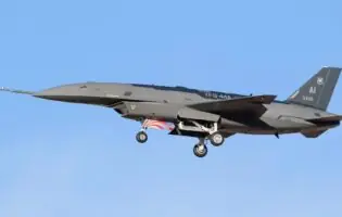 Американські розробники успішно випробували новітній безпілотний винищувач YFQ-44A