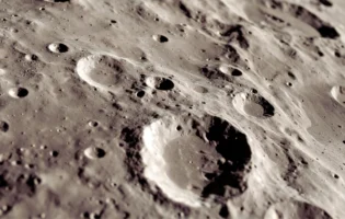 Астрономи дослідили, чи кратери Місяця приховують великі запаси води