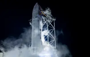 SpaceX готує до запуску у космос найпотужнішу ракету в історії