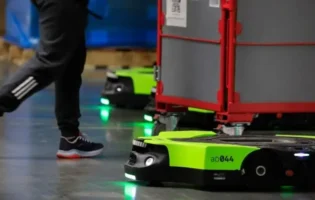 Amazon показала робота, який розуміє голосові команди