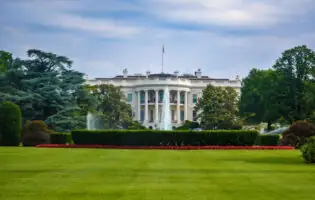 ChatGPT може частково перейти під управління уряду США