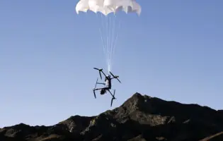 DJI представила парашутну систему для дронів