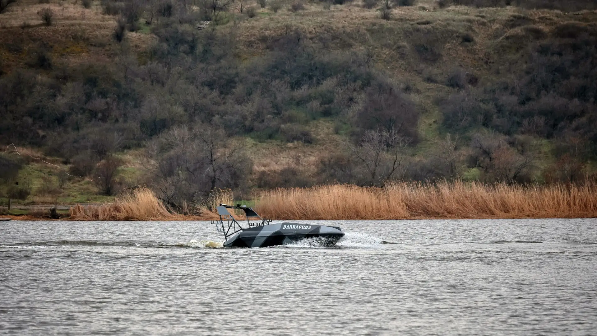 Українські військові вперше висадили збройного наземного робота з морського дрона