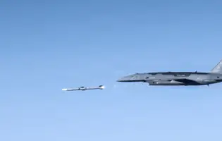 ВПС США провели перший пуск ракети з безпілотника-напарника Anduril YFQ-44A