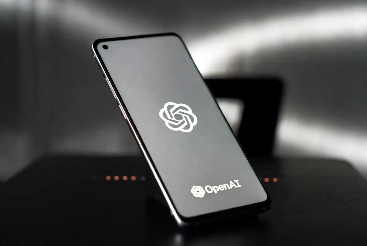 OpenAI розробляє ціле сімейство пристроїв на основі штучного інтелекту