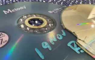 Вчені та колекціонери шукають причину загадкового розтріскування CD і DVD дисків