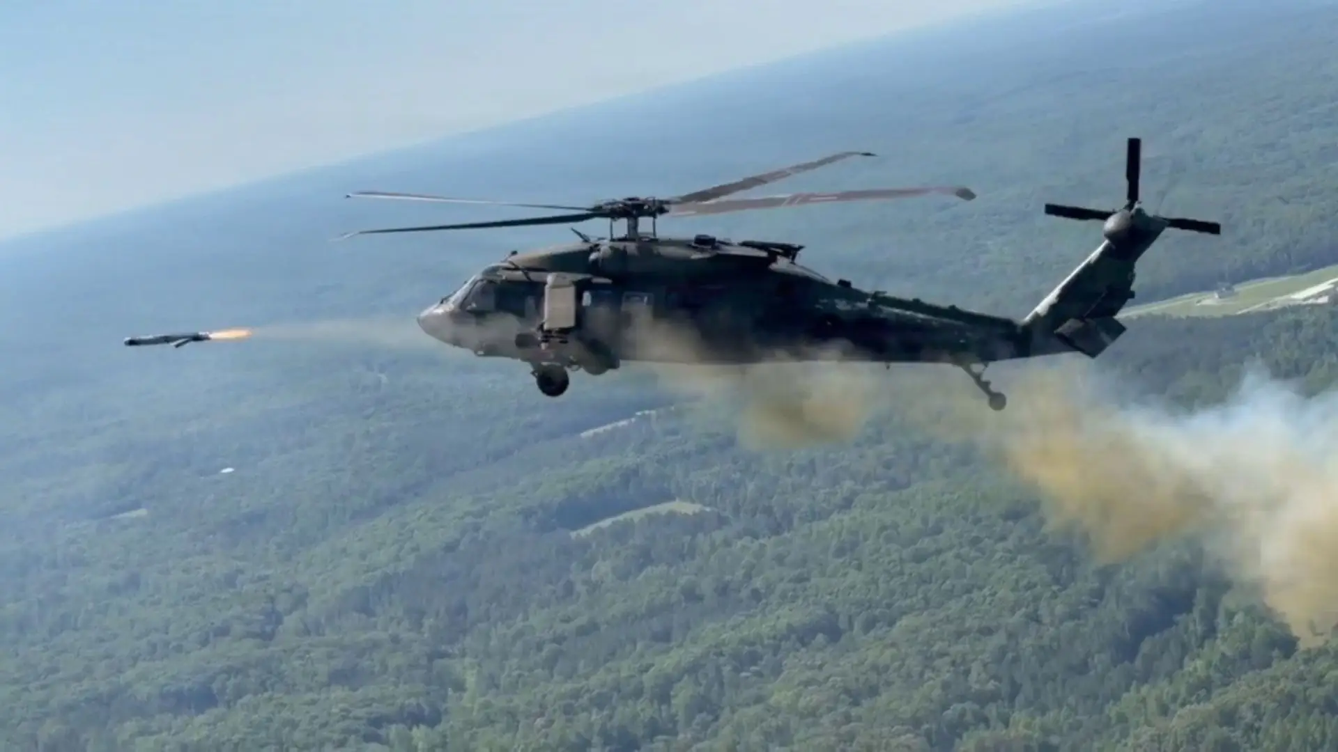 Black Hawk навчили запускати бойові дрони і керувати ними в польоті