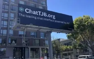 Американець запустив аналог ChatGPT, де замість нейромережі працює він сам
