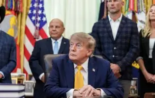 Трамп відмовився обмежувати штучний інтелект попри попередження його розробників