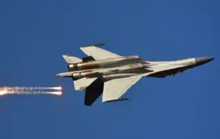 Китай показав лазерну зброю для захисту винищувача від ракет