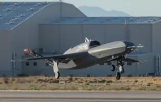 Безпілотний бойовий літак Northrop Grumman самостійно злетів і приземлився